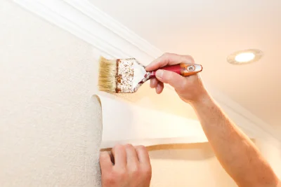 Pose de papier peint au Brouilh-Monbert — revêtements muraux et toiles de verre